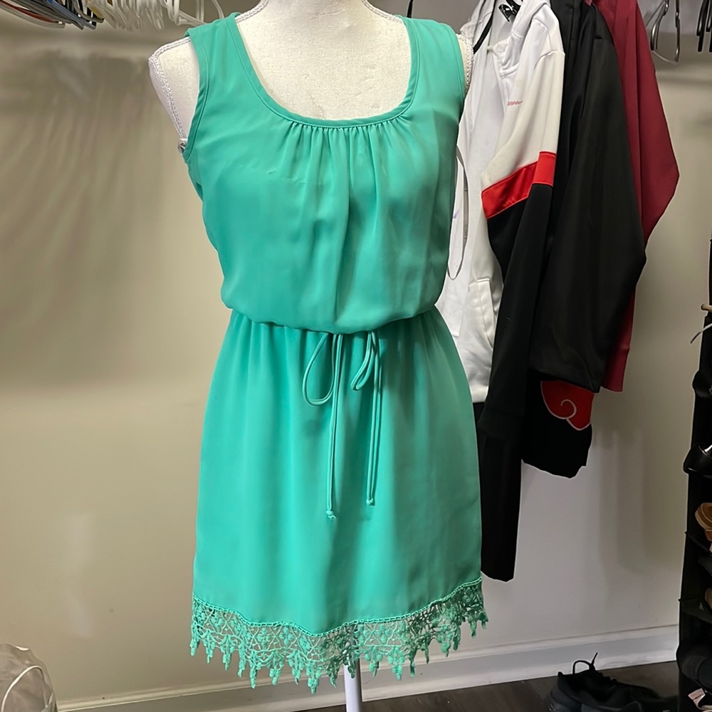 Light green casual dress. Size 1/2